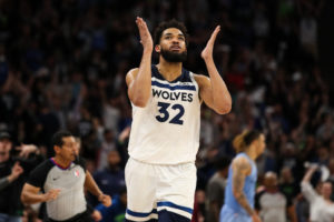 Towns sobre su renovación: «Amo esta ciudad, pasarán cosas en verano»