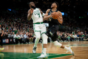 Los Bucks tiran de épica para llevarse un memorable Game 5