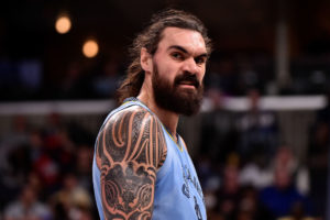 Steven Adams supera los protocolos de Covid-19 y llegará al Game 3