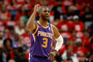 Chris Paul impuso un toque de queda a sus compañeros en primera ronda
