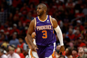 Dallas expulsa a un aficionado que increpó a la familia de Chris Paul