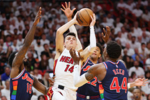 Miami se anota la primera victoria ante Philadelphia con 25 puntos de Tyler Herro