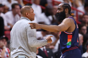Los 76ers planean mantener a Doc Rivers y James Harden