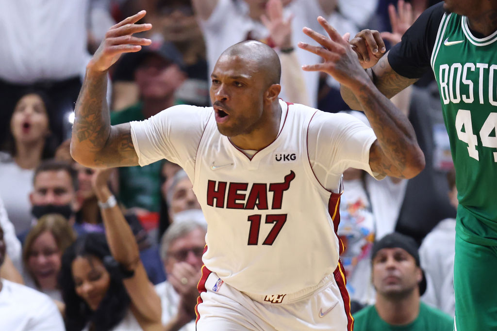 P.J. Tucker se someterá a una resonancia en su rodilla izquierda