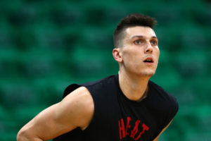 Tyler Herro espera volver para el quinto partido ante Boston Celtics