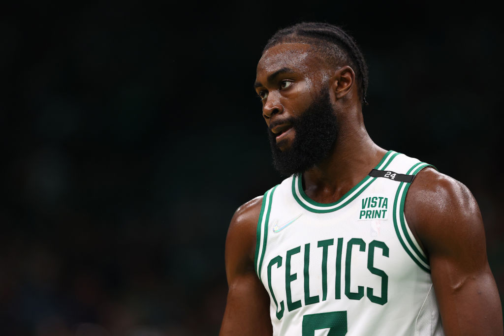Jaylen Brown terminó el tercer partido muy molesto con el arbitraje
