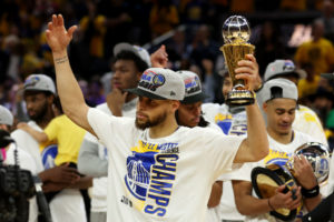 Stephen Curry gana el primer trofeo MVP de la Conferencia Oeste