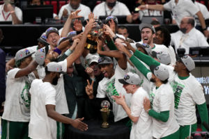 Los Celtics ganan en Miami y vuelven a unas Finales de la NBA