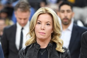 Jeanie Buss: "Me estoy empezando a impacientar"