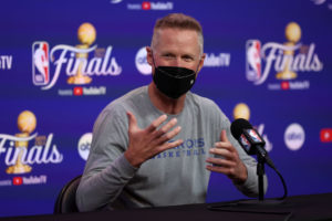 Steve Kerr: "Vamos a cerrar esto en Boston"