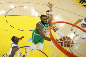 Jaylen Brown destaca la reacción al tercer cuarto de los Warriors
