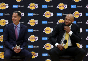 Darvin Ham comienza a configurar su equipo de asistentes desde cero