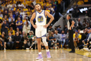 Stephen Curry se queda sin triples 233 partidos después
