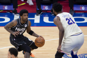 Mavericks y Sixers niegan su interés en Kyrie Irving