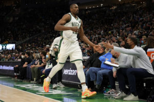 Serge Ibaka renueva con los Milwaukee Bucks por un año