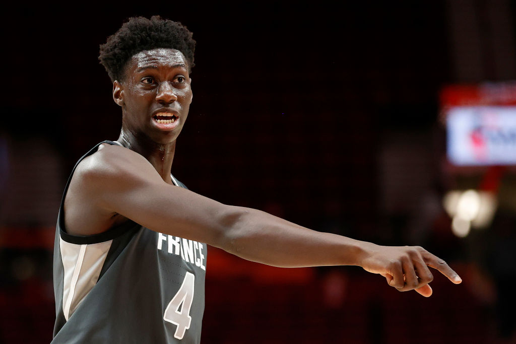 Sidy Cissoko firma con el equipo Ignite de la G League