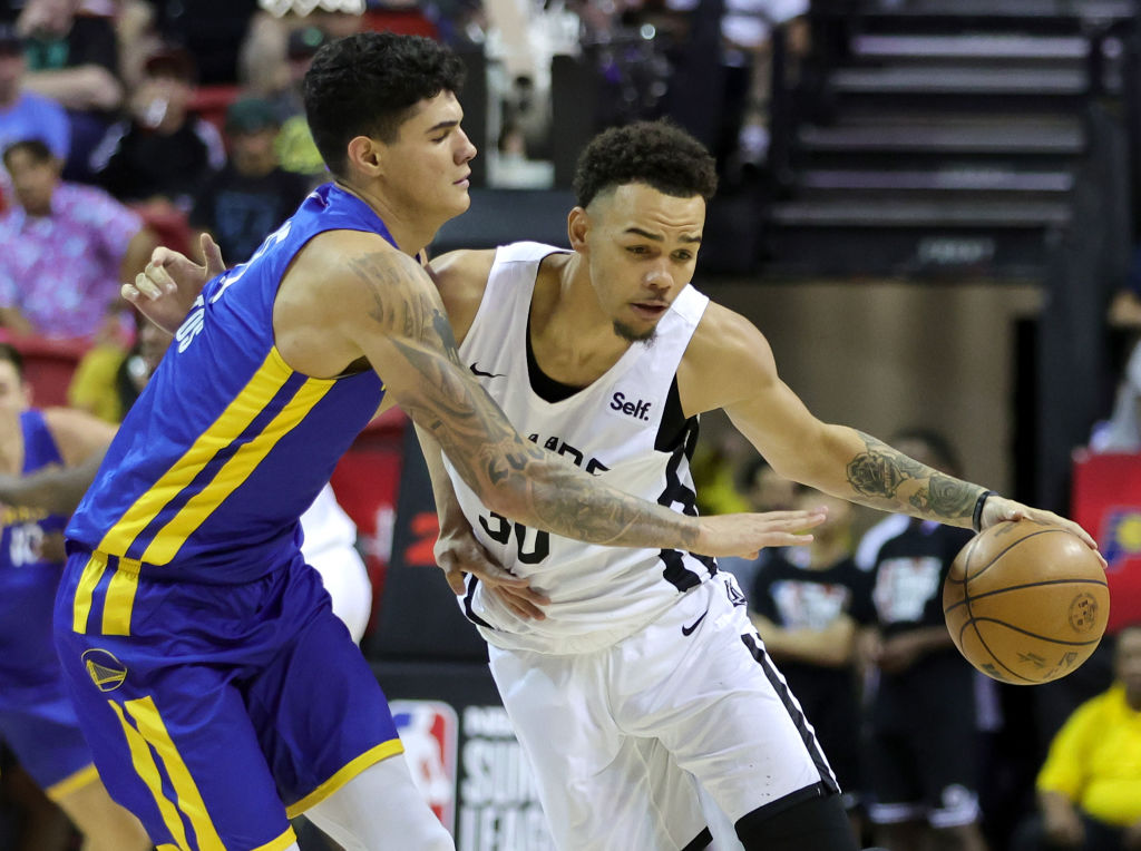 Los Spurs incorporan a Jordan Hall mediante un contrato dual