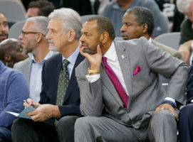 Houston incorpora a su staff a Lionel Hollins, Mike Batiste y Mahmoud Abdelfattah