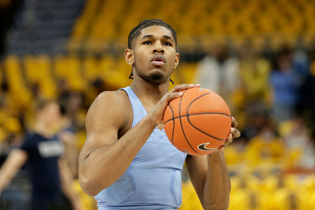 El rookie Justin Lewis sufre una grave lesión de rodilla