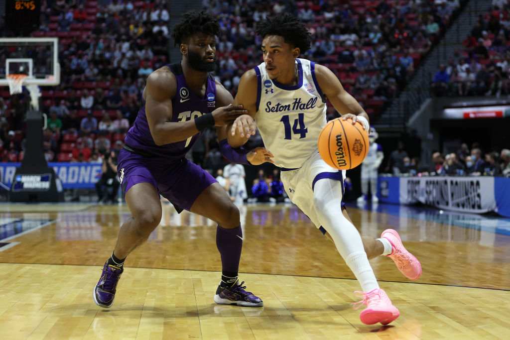 Los Portland Trail Blazers firman a Jared Rhoden por un año