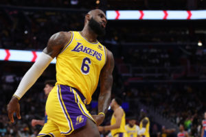 LeBron James y su renovación con los Lakers: ganar ahora, luego, ya veremos