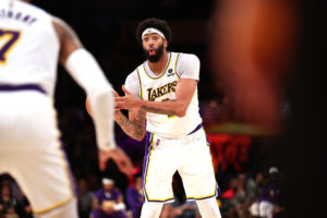 Darvin Ham quiere que el ataque de los Lakers gire en torno a Davis