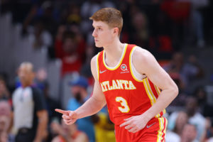 Kevin Huerter espera que su experiencia en playoffs alimente a los Kings
