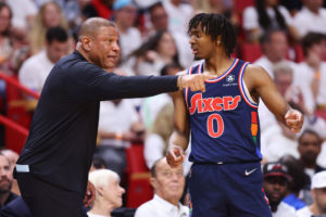 Doc Rives: "Maxey es el jugador joven más impresionante que he tenido"