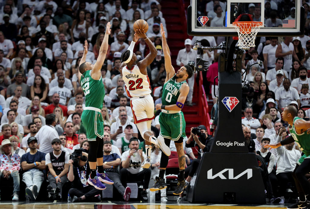 NBA: Tendencias y tecnología en función del tiempo de sus patrocinios oficiales