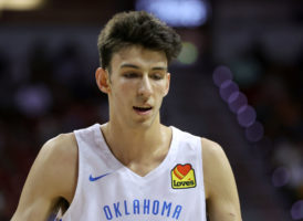 Chet Holmgren podría sufrir una lesión en los ligamentos del pie derecho