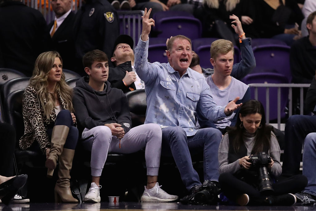 Robert Sarver busca compradores para los Suns y las Mercury
