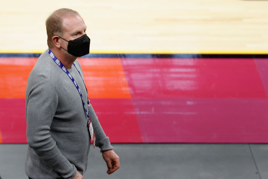 Jahm Najafi, vicepresidente de Phoenix, pide la renuncia de Robert Sarver