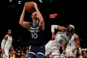 Los Celtics probarán a Jake Layman