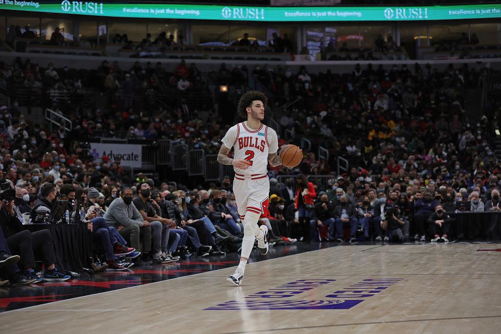 Lonzo Ball se perderá el training camp y es duda para el inicio de temporada
