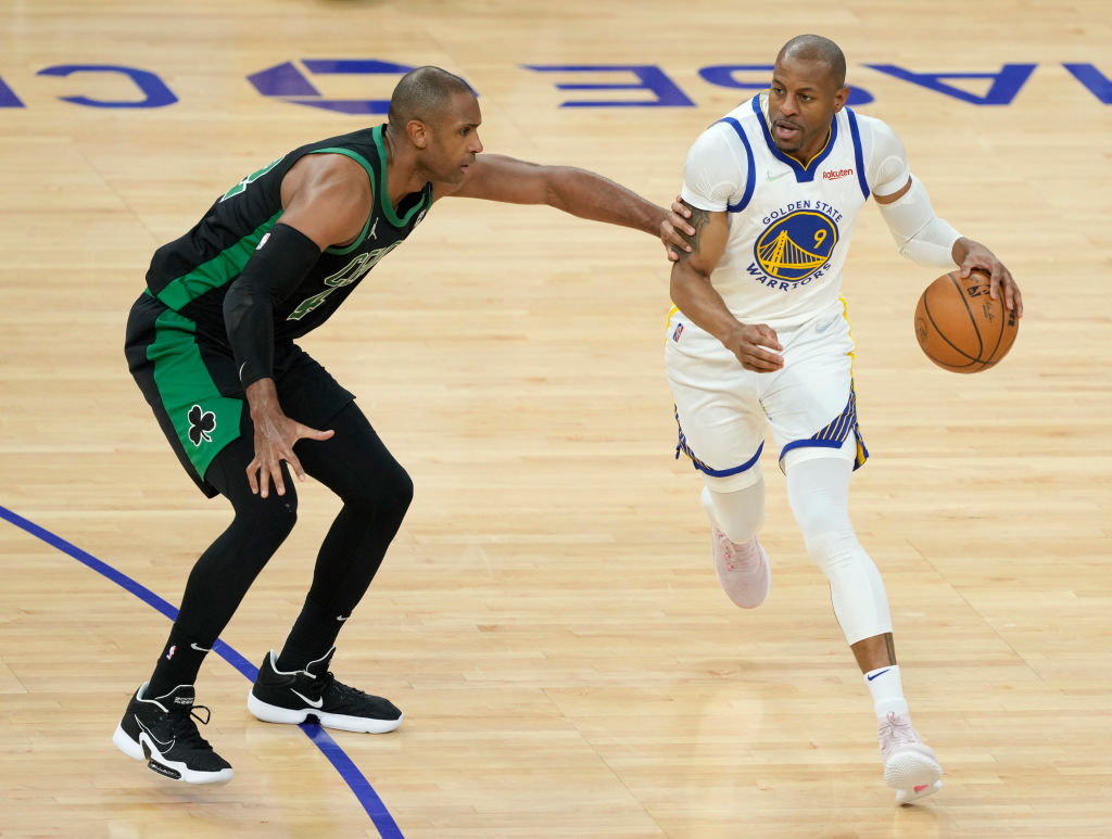 Los Warriors esperan que Iguodala continúe una temporada más