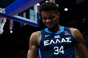 La lesión de tobillo de Giannis Antetokounmpo se queda en susto
