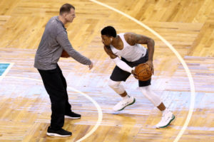 Boston quiere reincorporar a Jay Larranaga a su cuerpo técnico
