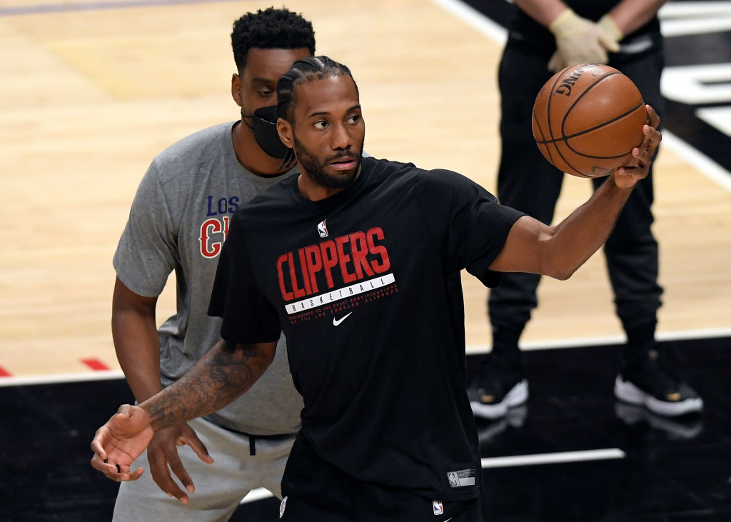 Tyronn Lue destaca el paso al frente de Kawhi Leonard como líder