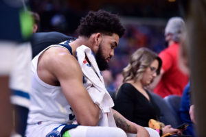 Karl-Anthony Towns, baja por una infección de garganta