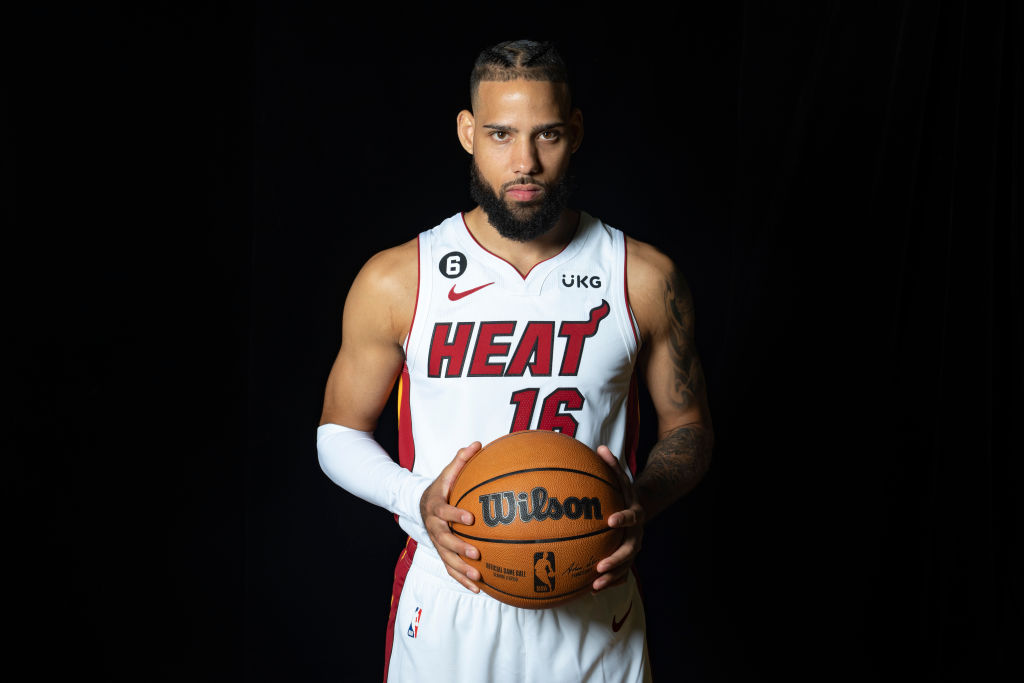 Caleb Martin recibe un partido de sanción por su altercado con Christian Koloko