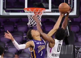 Victor Wembanyama deslumbra en su primer duelo con Scoot Henderson