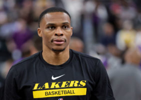 Russell Westbrook partirá desde el banquillo ante los Kings