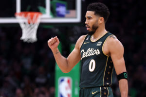 Tatum y Brown: 70 puntos para abrir el curso derrotando a Philadelphia