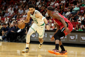 Boston sigue con paso firme y conquista Miami