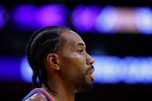 Kawhi Leonard será examinado 'día a día'