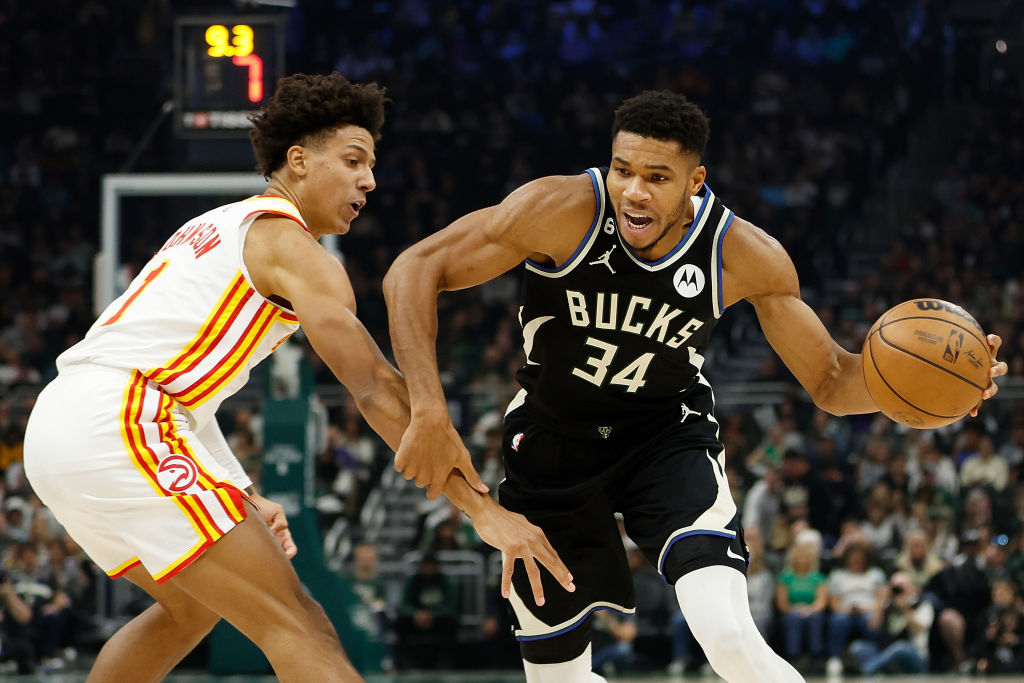 Los Bucks se sobreponen a los 42 puntos de Trae Young para seguir invictos