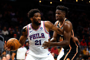 Joel Embiid anota 42 puntos para tumbar a los Hawks