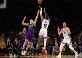 Los Kings se lo creen, los Lakers se hunden