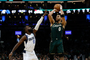 Tatum y Brown doblegan a un gran Doncic