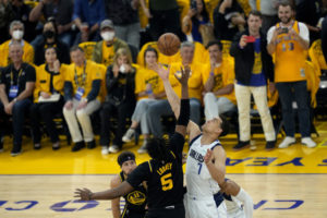 Dwight Powell 'reclama' la titularidad en los Mavericks